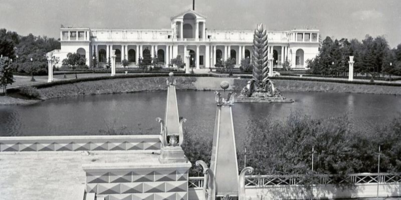 На ВДНХ отреставрируют легендарный ресторан «Золотой колос»