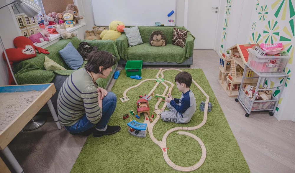 Фотография программы «Помогаем приемным родителям заботиться о детях и сохранить семью»