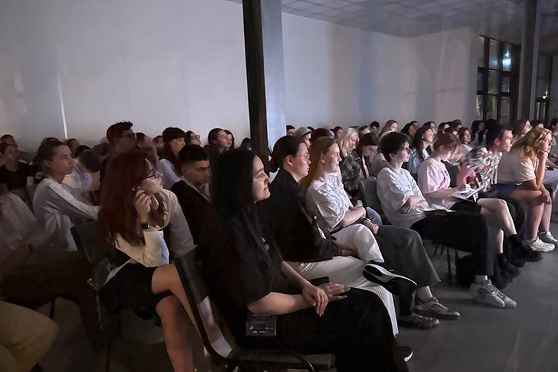 Невидимая подмена: как мы формируем свое «Я»