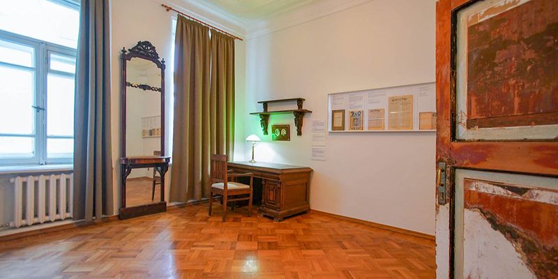 Экскурсия по мемориальной квартире на Большой Садовой в Музее М.А. Булгакова