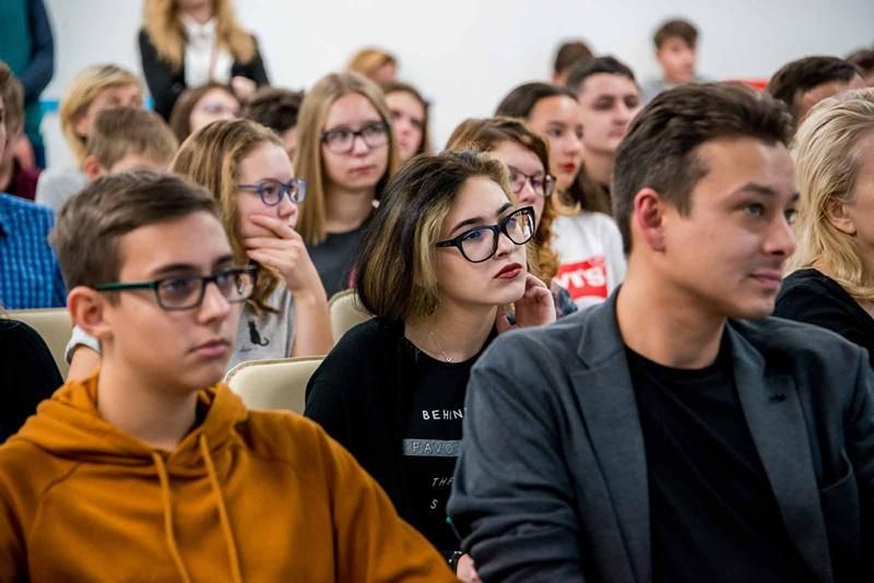 «В сердце — Русь, в словах — поэзия»: литературная гостиная по творчеству Сергея Есенина