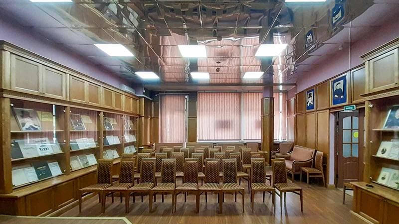 Зачем король заточил Иоланту в райском саду?