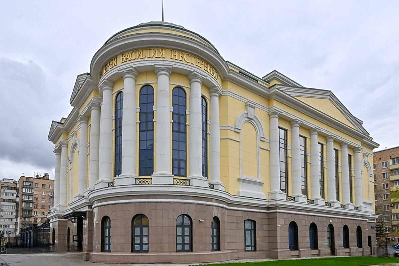 Посещение экспозиций картинной галереи народного художника Василия Нестеренко