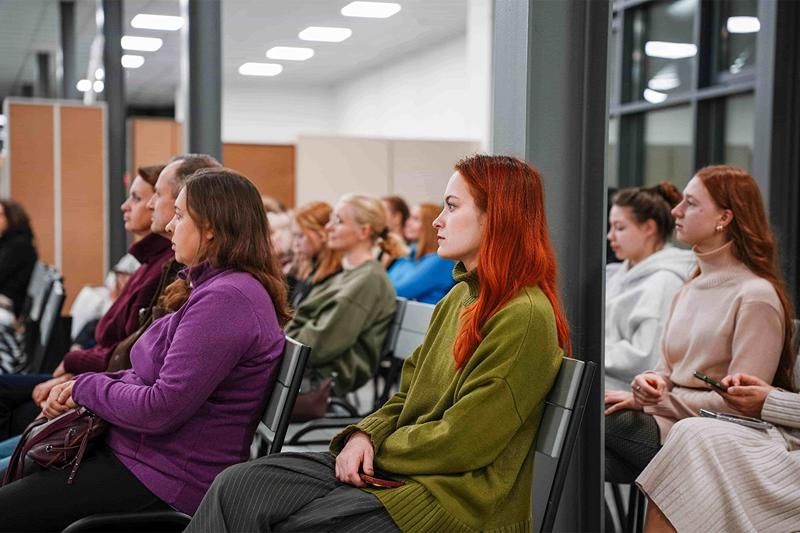 Чужая жизнь в ленте — как справиться с ловушкой сравнений в социальных сетях и не потерять самооценку