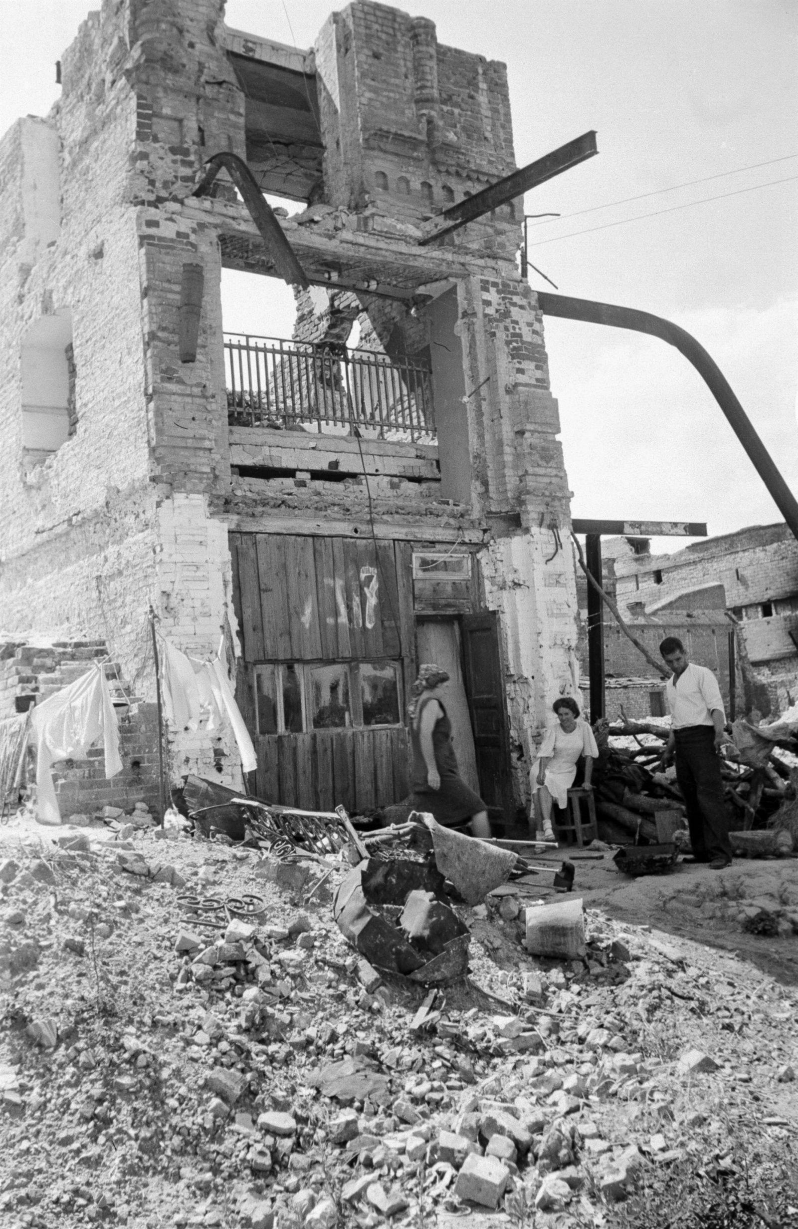  В освобождённом Сталинграде. Автор &ndash; М.С. Редькин. г. Сталинград. 1944 г. Главархив Москвы