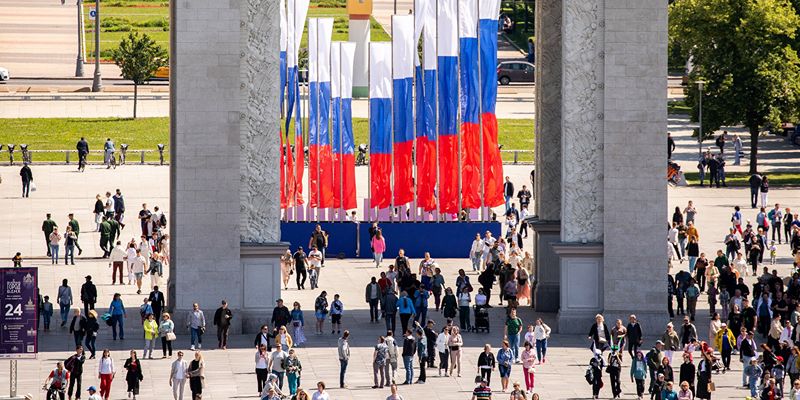 Узнать все о триколоре и поучаствовать в исторической викторине: как отметить День Государственного флага России на ВДНХ