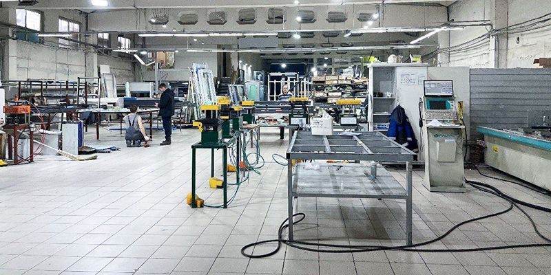Производитель пластиковых и алюминиевых конструкций увеличил выпуск продукции на 11 процентов за полгода