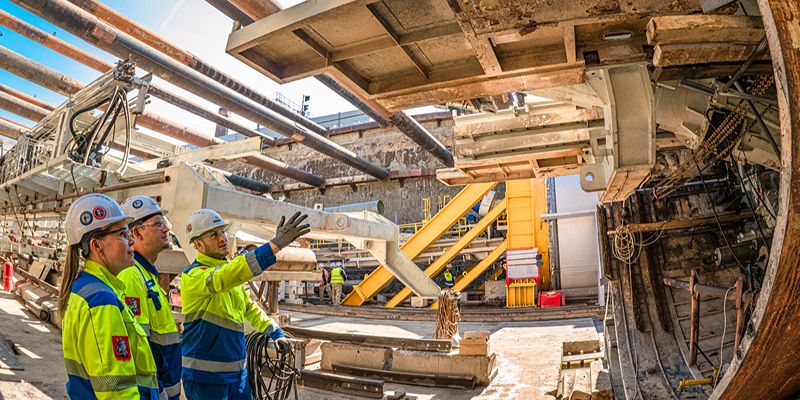 Train is bound for Troitsk. Metro construction in TiNAO