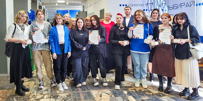 «От ненужного к прекрасному»: студенты столичного колледжа создали арт-объекты для экоконкурса
