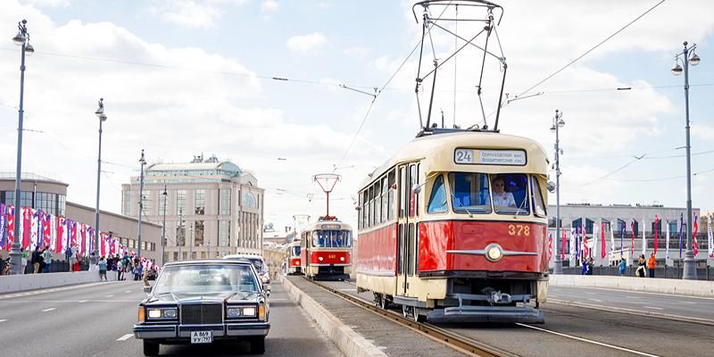Парад и выставка исторического транспорта собрали более 160 тысяч зрителей