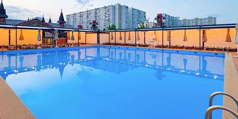 Открытые бассейны продолжают работать на двух площадках «Московских сезонов»