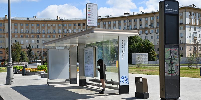 Более 900 новых остановочных павильонов появилось в столице с начала года