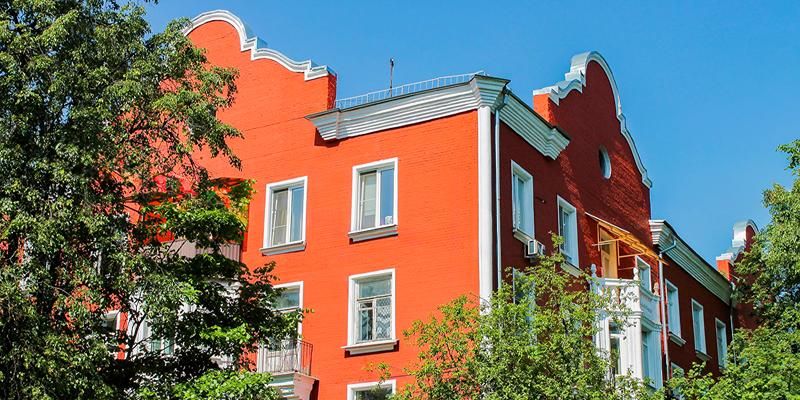 В Москве за 10 лет обновили почти 300 домов с пилястрами