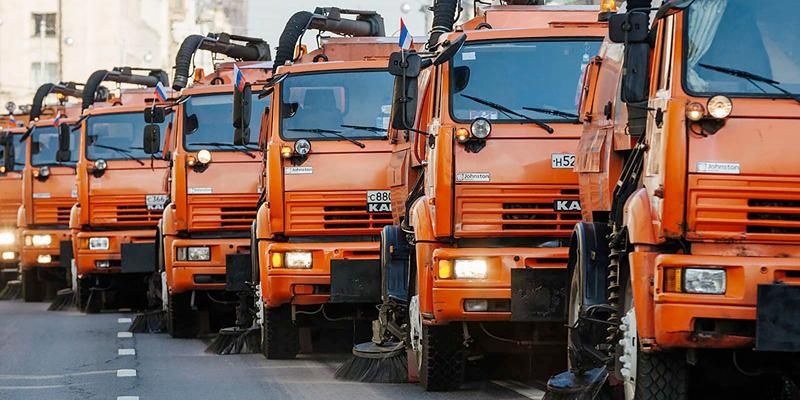 Коммунальная техника начала весеннюю уборку улиц
