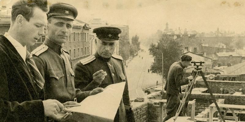 Ко Дню искусства Главархив напомнил о выставке про художника Евгения Янко