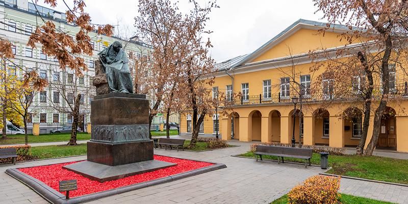 Дом Гоголя приглашает горожан на экскурсии, мастер-классы и в читательский клуб