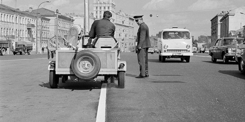 Трактор для дорожной разметки: Главархив &mdash; о новинке 1955 года на столичных улицах