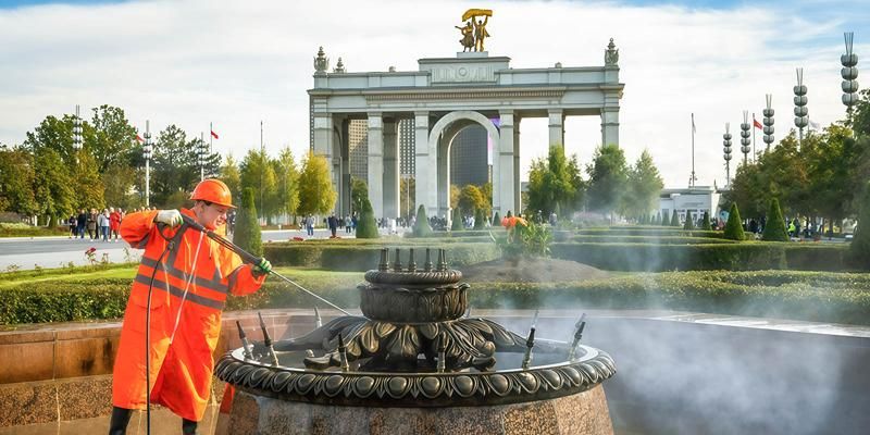 Фонтаны на Центральной аллее ВДНХ подготовили к зиме