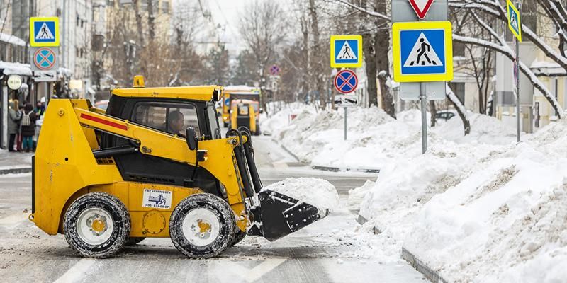 Последствия снегопада в Москве устраняют в круглосуточном режиме