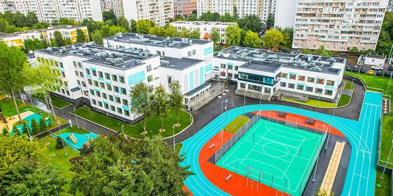 В столице благоустроят территории более 60 школ и детсадов