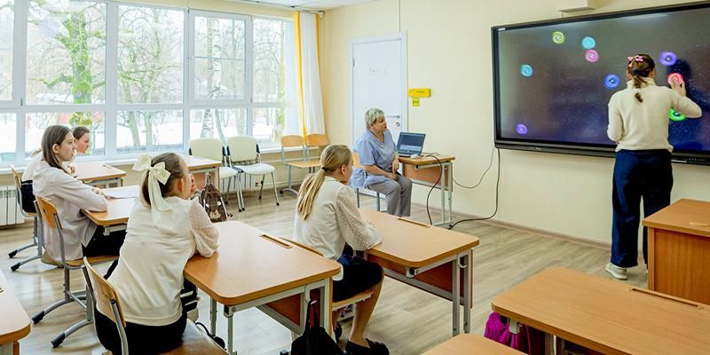 Будущее реабилитации: в Москве тестируют VR-технологии и интерактивные пространства для детей с инвалидностью