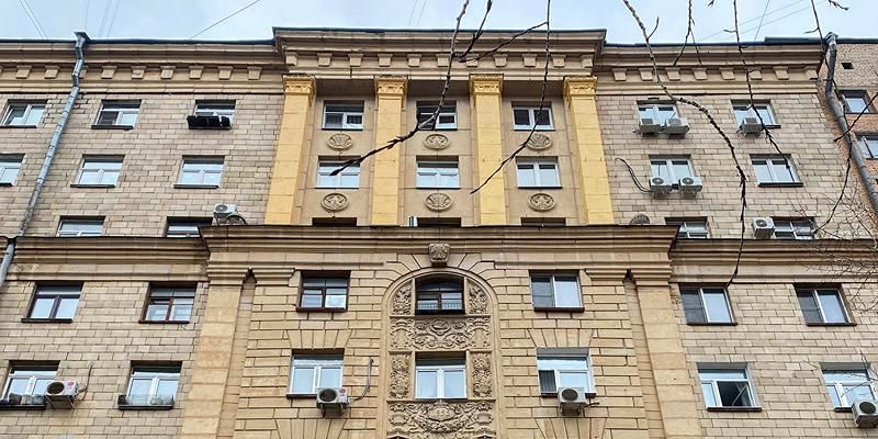 За 10 лет в столице капитально отремонтировали 53 дома с советской символикой на фасадах