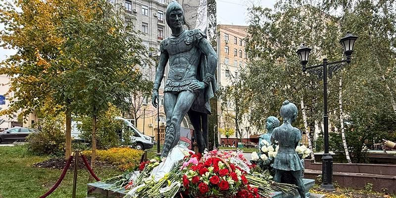 В Брюсовом переулке открыли монумент Марису Лиепе