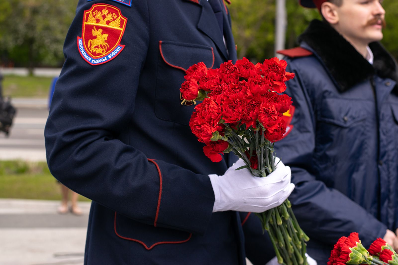 «Улицы героев» и «Цветы Победы»: какие патриотические акции прошли в Москве накануне 9 Мая. Официальный сайт Мэра Москвы