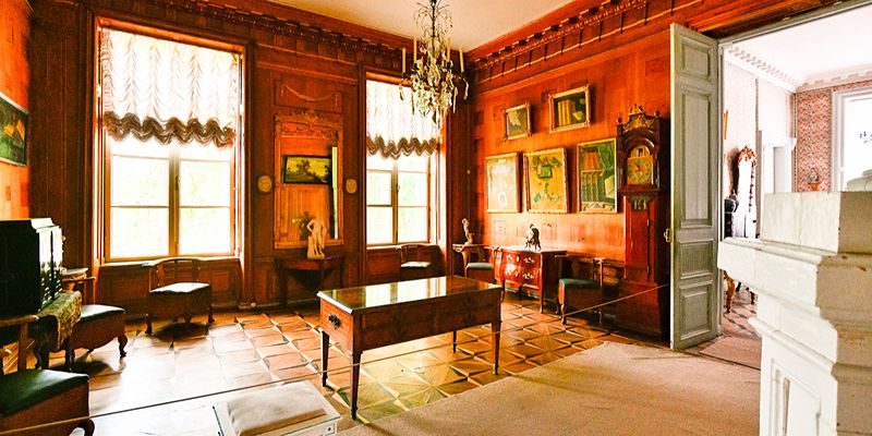 Stories of things. What you can see on 18th-century table from Kuskovo estate collection