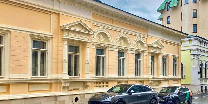Фасады исторической усадьбы в Сеченовском переулке отреставрировали