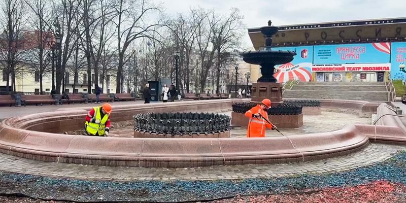 Фонтаны на Пушкинской площади и в Новопушкинском сквере начали готовить к весенне-летнему сезону