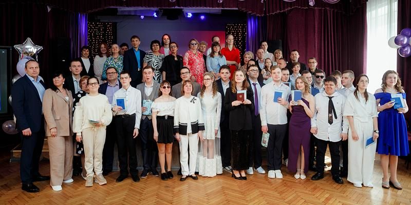 Выпускники реабилитационно-образовательных центров получили медали за успехи в учебе