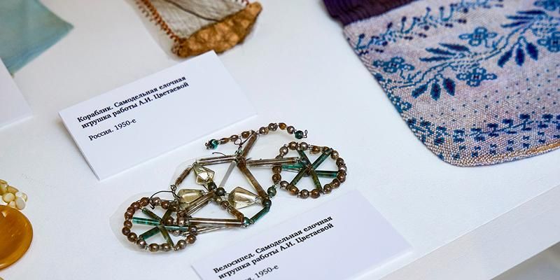 Дед Мороз и дирижабль-рекордсмен. Рассматриваем елочные игрушки из музеев Москвы
