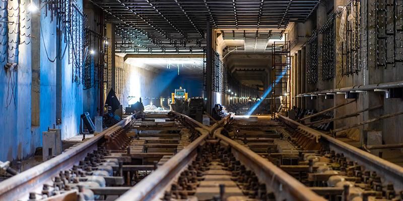 На пяти станциях Троицкой линии метро идет устройство котлованов