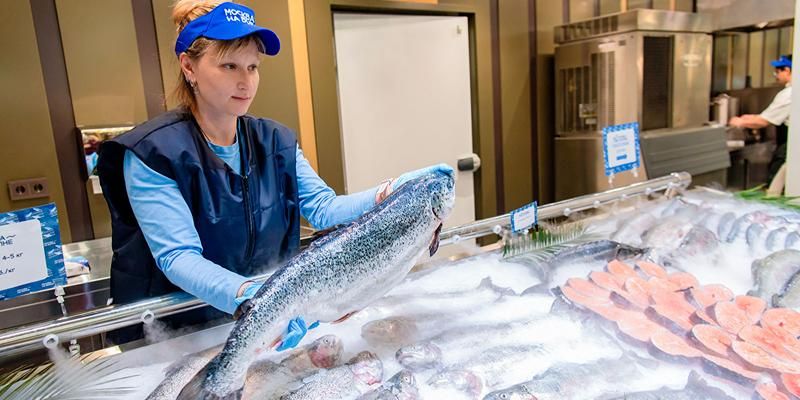 Участники СВО и их семьи могут со скидкой приобрести продукцию на рыбных рынках «Москва — на волне»