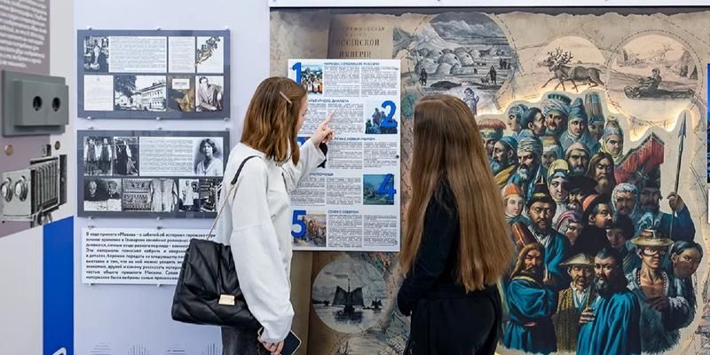 В офисах «Мои документы» открылась выставка «Народы России»