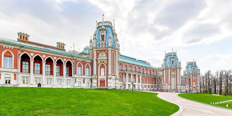 Путешествие в СССР и триумф Екатерины. Выставки апреля