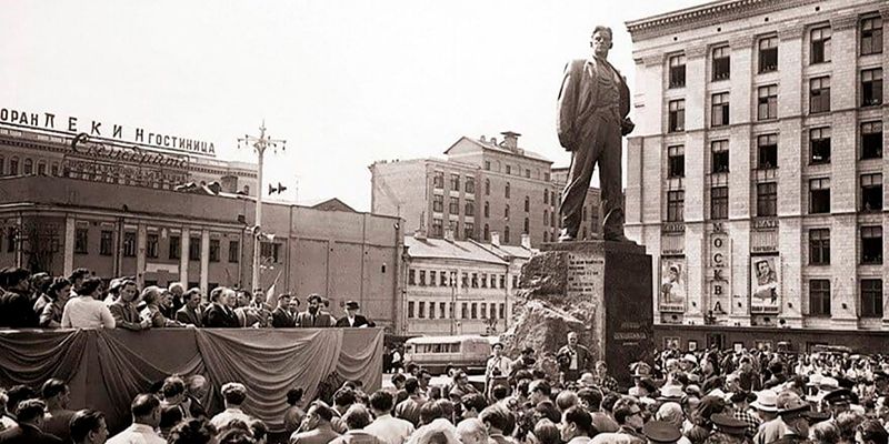 Москва глазами Маяковского: в «Зарядье» откроется выставка к 130-летию со дня рождения поэта