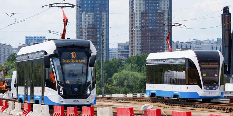 Специалисты уложат современные бесстыковые рельсы на Строгинском мосту