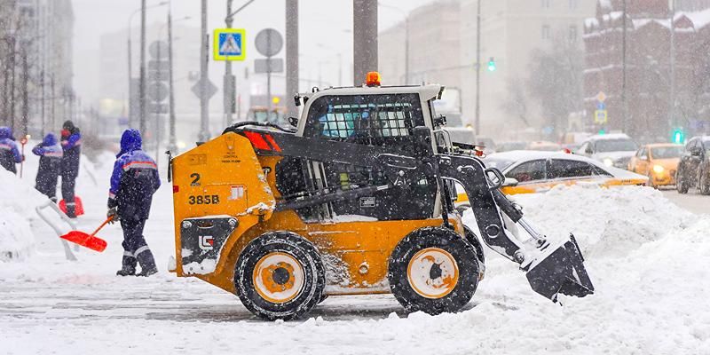В Москве продолжают ликвидировать последствия снегопада