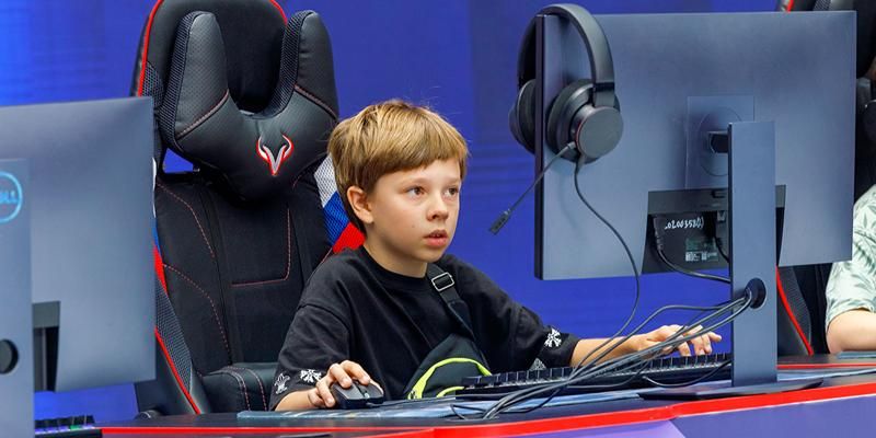 Начались соревнования по фиджитал-спорту для юных москвичей
