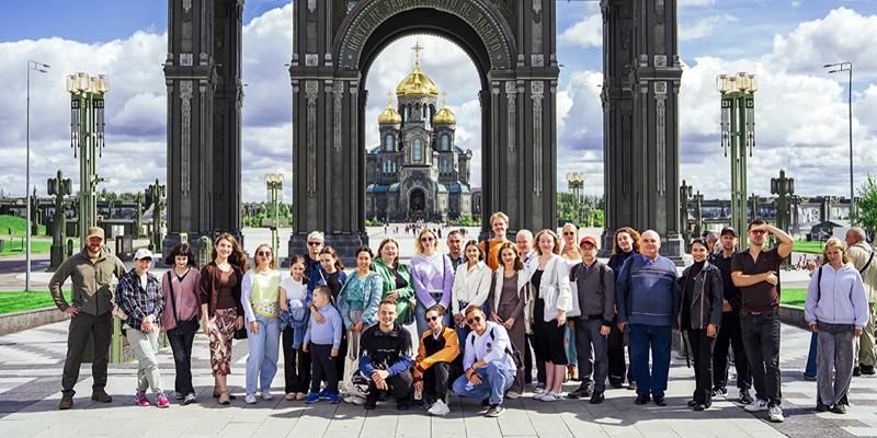 От возложения цветов до историй героев: в каких патриотических акциях участвует молодежь Москвы