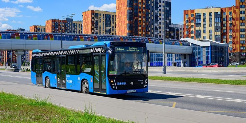 Около 30 новых и объединенных маршрутов наземного транспорта появилось в Москве с начала года