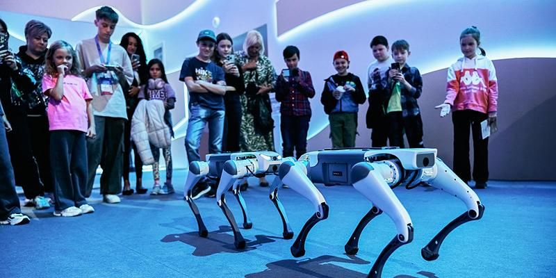 Роботы столичных колледжей продолжают удивлять гостей форума «Москва 2030»