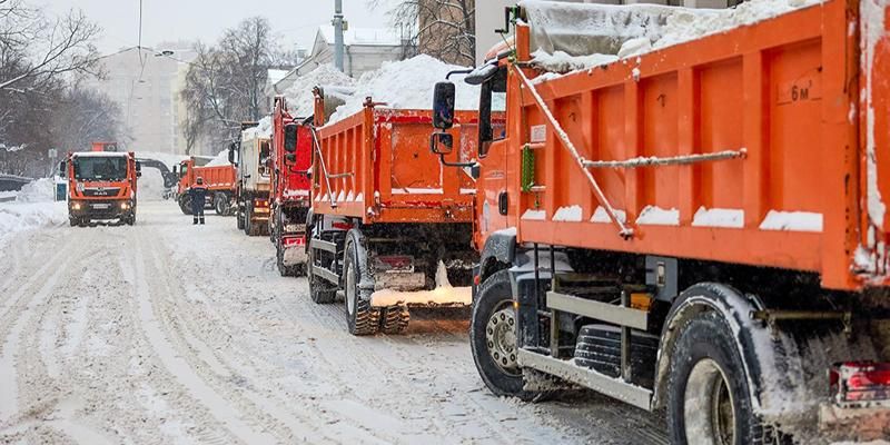 Городские службы в круглосуточном режиме ликвидируют последствия сильного снегопада