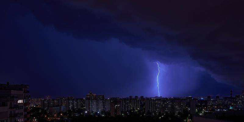 Дождь, гроза и град: в Москве ухудшилась погода