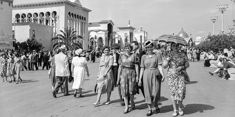 Разные и прекрасные: на ВДНХ открылась выставка фотографий Главархива Москвы, посвященная женщинам