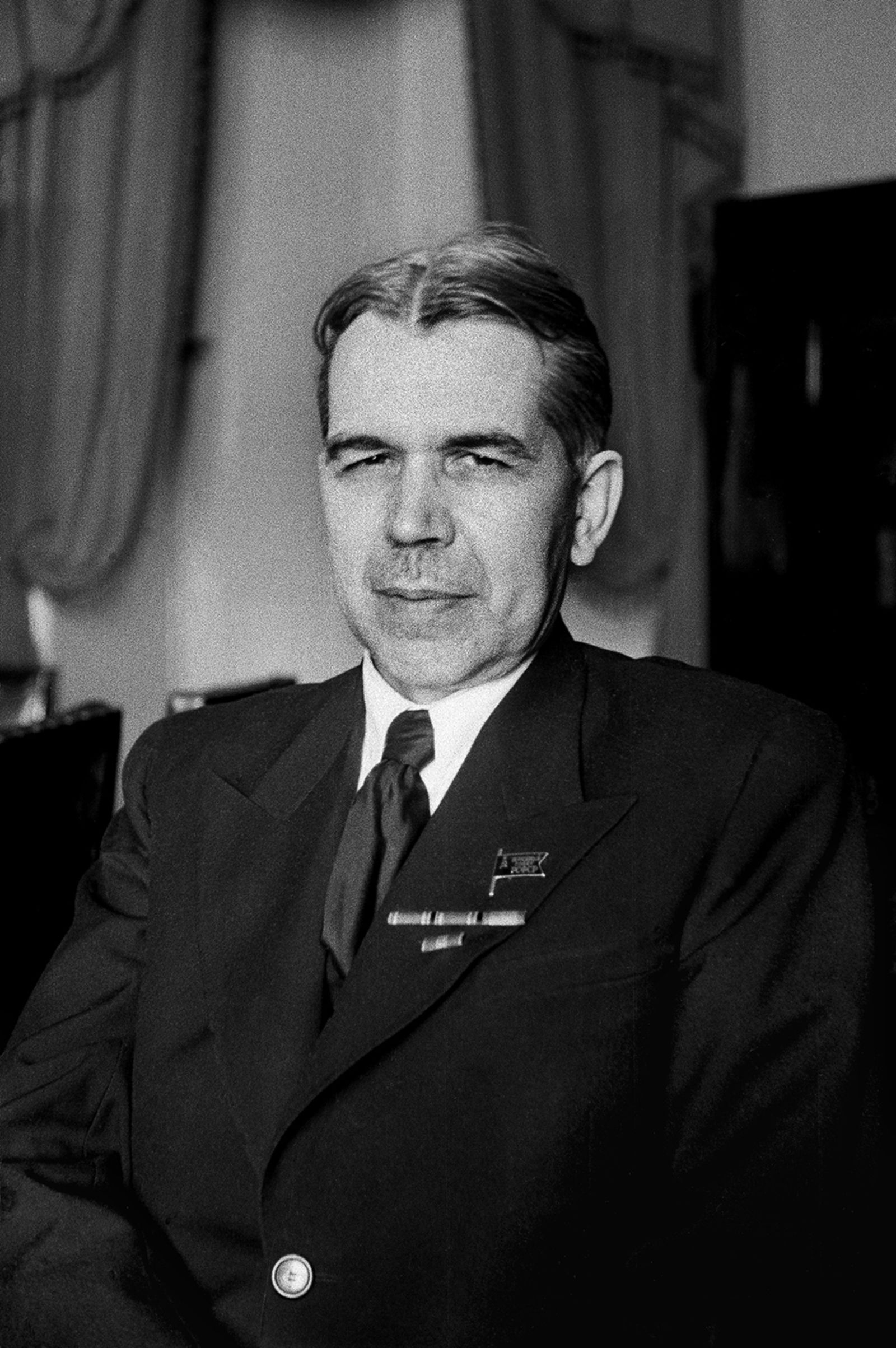 3.Учёный-физик, академик, президент Академии наук СССР С.И. Вавилов. Автор – А.В. Устинов. Москва.1946 г. Главархив Москвы.
