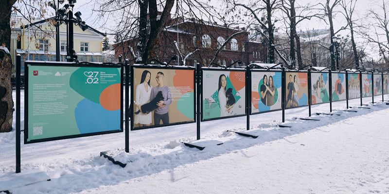 «Город неравнодушных»: в Москве открылась фотовыставка о людях, работающих в НКО