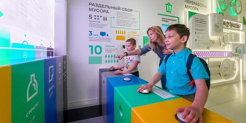 Выставки, конкурсы и мастер-классы: как юных москвичей знакомят с работой городских служб